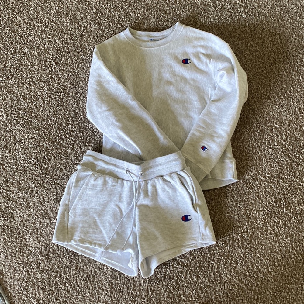 Champion Crewneck and Shorts Sweat Suit Set - like new!